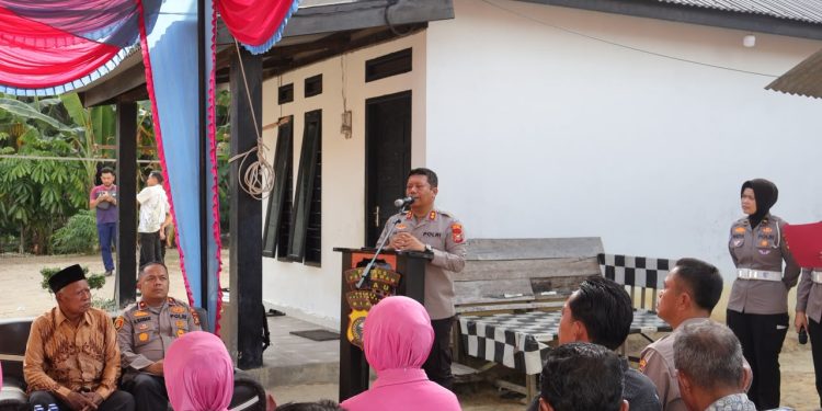 Peletakan Batu Pertama Bedah Rumah Bhayangkara Ke-80 untuk Sdr. Usman di Pelalawan