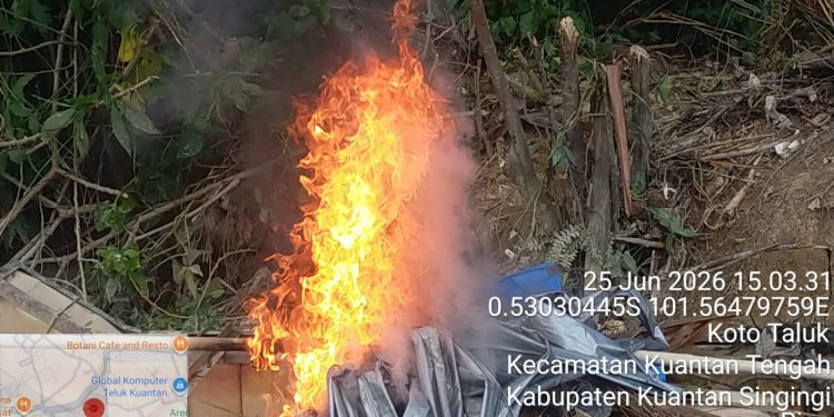 Polsek Kuantan Tengah Musnahkan Rakit PETI di Simpang Tiga, Tegaskan Komitmen Jaga Lingkungan