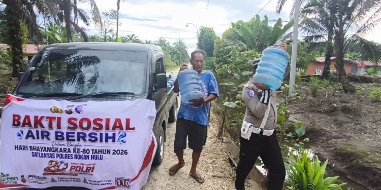 Menyentuh Hati Masyarakat, Polda Riau Terus Hadir Lewat Bansos, Air Bersih dan Bedah Rumah Sambut Hari Bhayangkara ke-80