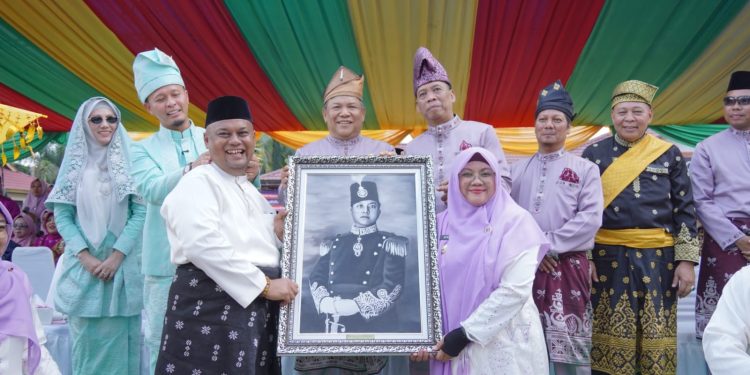 Bupati Siak Afni Memimpin Langsung Kafilah Kabupaten Siak pada Pawai Ta’aruf MTQ ke- 44