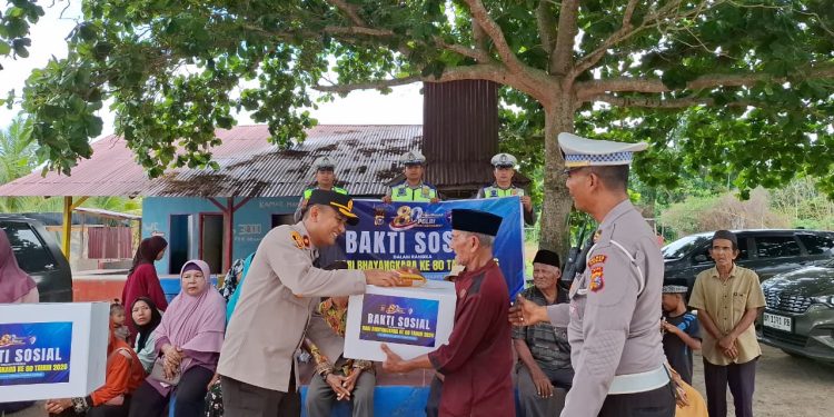 Hingga Hari Ini, Polda Riau Sukses Salurkan 7.075 Paket Bansos di Seluruh Kota dan Kabupaten di Riau