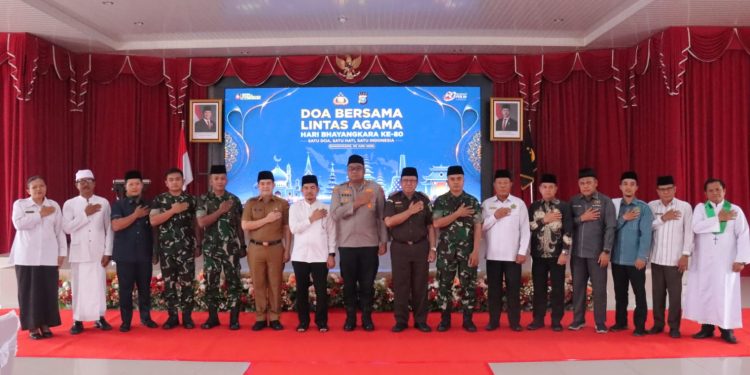 Doa Bersama Lintas Agama Di Polres Kampar – Peringati Hari Bhayangkara KE-80