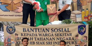 Wujud Kepedulian, Rutan Kelas IIB Siak Sri Indrapura Salurkan Bantuan Sosial untuk Warga Sekitar