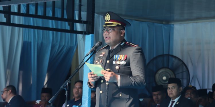 Polres Kampar Gelar Upacara Hari Bhayangkara Ke-80 – Kapolres Bacakan Amanat Presiden, Serahkan Penghargaan & 5 Unit Hentraktor