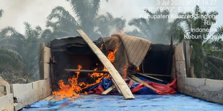 Polsek Singingi Tertibkan Aktivitas PETI di Desa Kebun Lado, Satu Unit Rakit Dimusnahkan