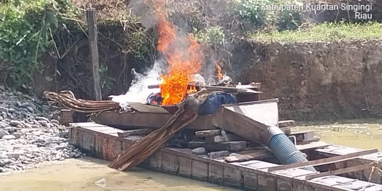 Respon Cepat Laporan Call Center 110, Polres Kuansing dan Polsek Kuantan Tengah Tindak Tegas Aktivitas PETI di Tengah Kota
