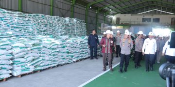 Kapolri Tinjau Pabrik Pupuk Batu Bara Di Kampar – Lepas Distribusi 80 Ton Untuk 5 Kelompok Tani Riau, Kapolres Kampar Awasi Keamanan