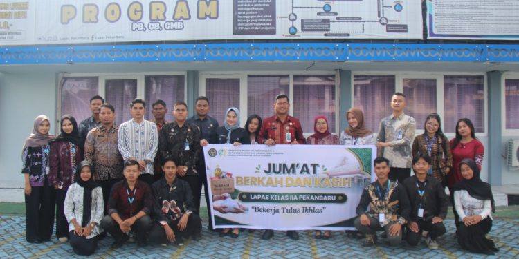 Lapas Pekanbaru Hadir di Tengah Masyarakat Melalui Jumat Berkah dan Kasih