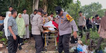 Polres Kampar Berduka – Upacara Pemakaman Personil Aiptu Zainal Arifin Dilaksanakan dengan Khidmat Di Bangkinang