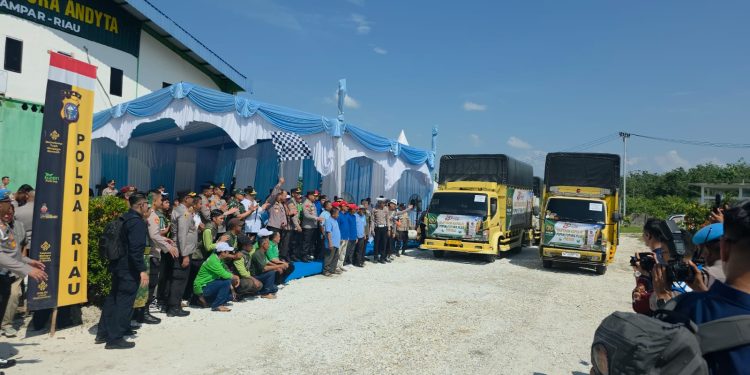 Kapolri Salurkan Bantuan Pupuk dan Sembako, Kelompok Tani Binaan Polres Rokan Hulu Turut Menerima Manfaat