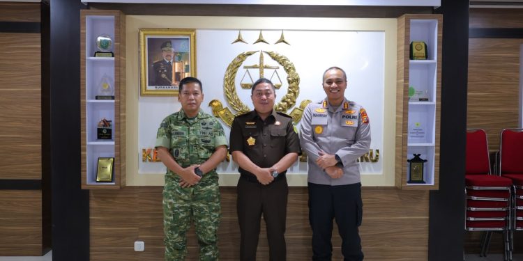 Perkuat Sinergitas Penegak Hukum, Kapolresta Pekanbaru dan Dandim 0301/Pekanbaru Jalin Silaturahmi dengan Kejari Pekanbaru