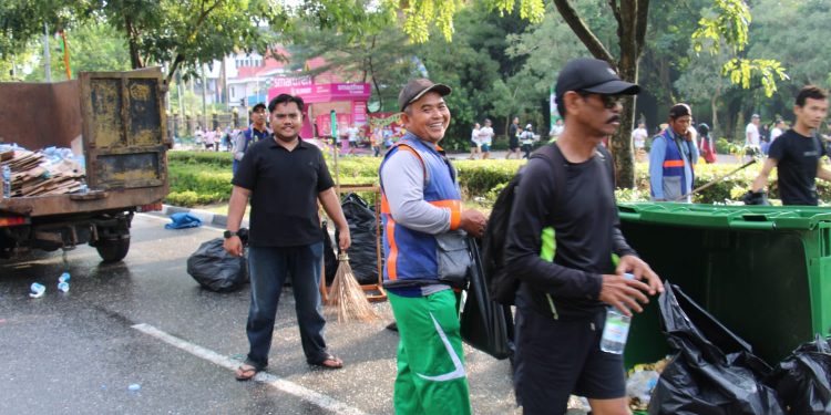 Kebersamaan Polri dan DLHK Wujudkan Pekanbaru Kembali Bersih Usai Riau Bhayangkara Run 2026
