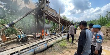 Sisir Aktivitas PETI di Aliran Sungai dengan Speed Boat, Polisi Bakar Rakit Penambang
