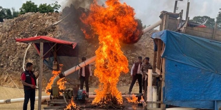Polsek Singingi Hilir Tertibkan Aktivitas PETI di Desa Koto Baru, Satu Rakit Dompeng Dimusnahkan