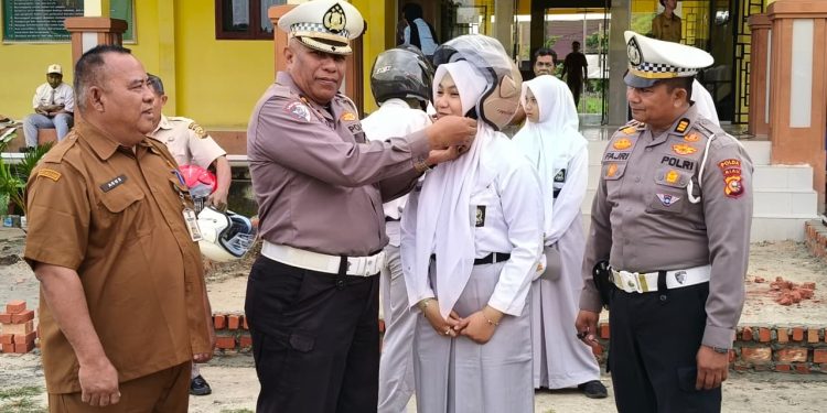Bangun Generasi Tertib Berlalu Lintas & Cinta Lingkungan, Ditlantas Polda Riau Gelar Police Goes to School di SMAN 19 Pekanbaru
