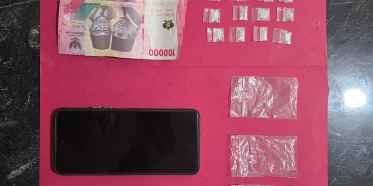 Polsek Kepenuhan Gerebek Perumahan Karyawan PT PISP II di Desa Ulak Patian, Puluhan Paket Sabu Berhasil Diamankan, Satu Tersangka Ditangkap dan Satu Lagi DPO