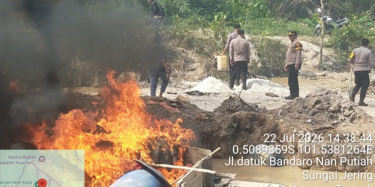 Gerak Cepat Tindak Lanjut Laporan 110, Polres Kuansing Musnahkan Empat Rakit PETI di Sei Jering