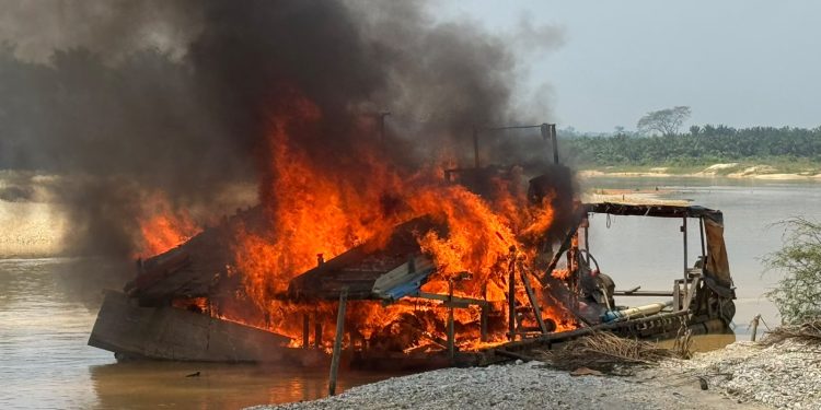 Tindak Lanjut Cepat Laporan Layanan Kepolisian 110, Polsek Singingi Hilir Musnahkan Empat Unit Dompeng PETI