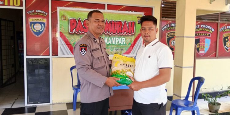 POLRES KAMPAR BERSAMA BULOG GELAR GERAKAN PANGAN MURAH – 810 KILOGRAM BERAS SPHP DISALURKAN KE MASYARAKAT