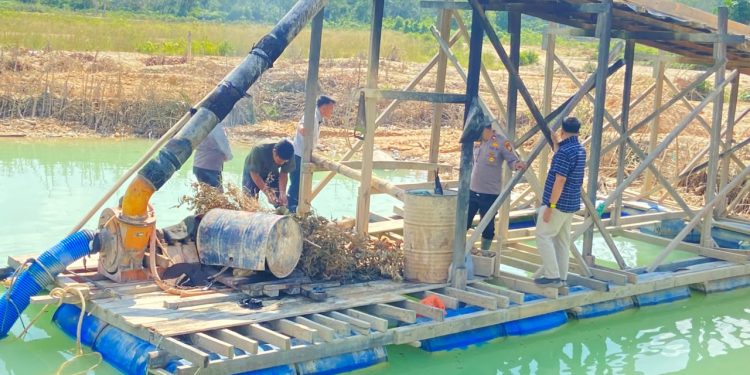 Respons Cepat Layanan Kepolisian 110, Polsek Kuantan Hilir Musnahkan Tiga Rakit PETI di Teratak Jering