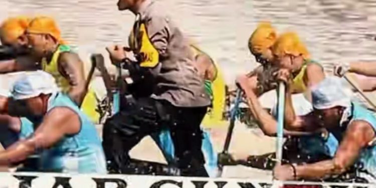 Bhabinkamtibmas Jadi Timbo Ruang Pacu Jalur, Polisi yang Menyatu dengan Tradisi Kuansing Viral di Media Sosial