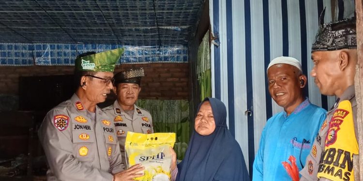 Program JALUR Hadir di Tambusai Tengah, Polsek Tambusai Salurkan Bantuan Sosial untuk Warga