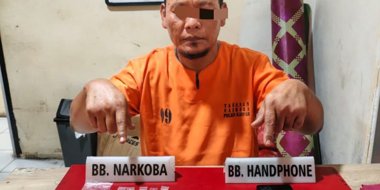 Polsek Tapung Tangkap Pengedar Narkoba di Sungai Putih, Temukan 6,81 Gram Sabu-sabu