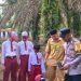 Polsek Logas Tanah Darat Tanam Pohon dan Edukasi Green Policing di SDN 013 Hulu Teso, Tanamkan Kepedulian Lingkungan Sejak Dini