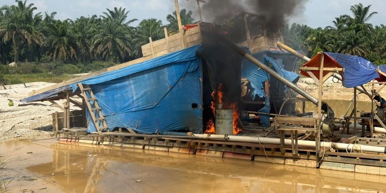 Polsek Singingi Hilir Tertibkan Dua Unit PETI Jenis Dompeng di Sungai Amuik, Komitmen Berantas Penambangan Ilegal