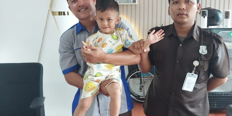 Berawal dari Uang Jajan Rp3.000, Apin Akhirnya Kembali ke Pelukan Orang Tuanya Berkat Kepedulian Warga dan Kesigapan Personel Polresta Pekanbaru