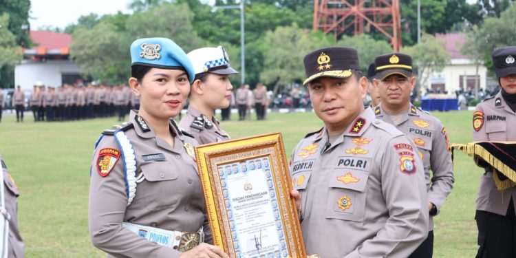 133 Personel Berprestasi Diguyur Penghargaan, Kapolda Riau: Bangun Kepercayaan Publik dengan Karya Nyata