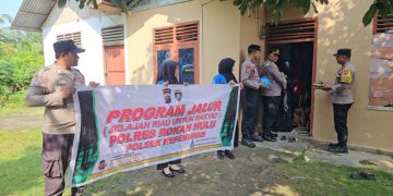 Polsek Kepenuhan Salurkan Bantuan Sembako untuk Warga Pinggiran Sungai Rokan Melalui Program JALUR