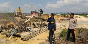 Polres Kuansing Bersama Krimsus Polda Riau Tertibkan 10 Unit Rakit PETI di Areal Perkebunan PT KTBM