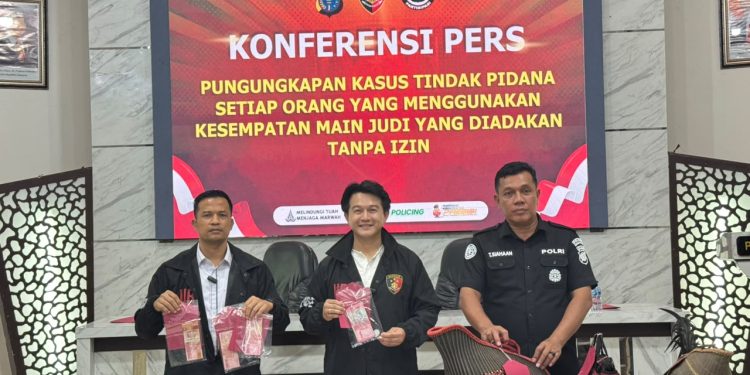 Polres Pelalawan Rilis Penggerebekan Arena Judi Sabung Ayam, 9 Orang Jadi Tersangka