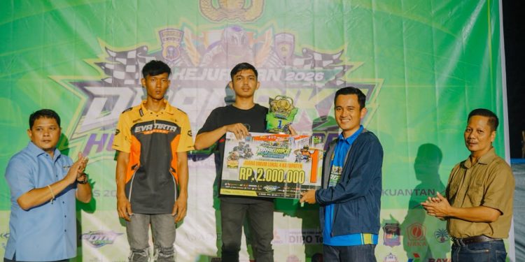 Kapolres Kuansing Tutup Kejuaraan Drag Bike HUT Bhayangkara ke-80, Pembalap Diajak Tinggalkan Balap Liar