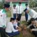 Polsek Pangean dan Polsek Logas Tanah Darat Tanam Bibit Pohon di Sekolah, Dukung Program Green Policing Kapolda Riau