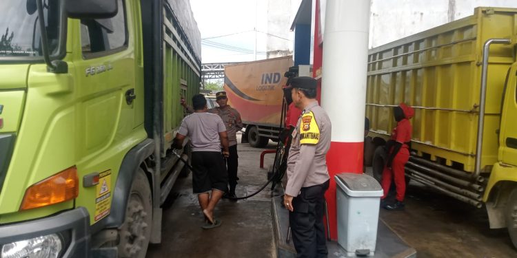 Polsek Kuantan Mudik Patroli SPBU Koto Gunung, Pastikan Penyaluran BBM Tepat Sasaran