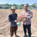 Kapolsek Tualang Serahkan Bibit Jagung Pipil, Dukung Swasembada Pangan di Lahan Ponpes Abu Huroiroh