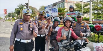 POLANTAS KARIB HADIR DI TENGAH HIRUK PIKUK KOTA PEKANBARU, DITLANTAS POLDA RIAU KOBARKAN SEMANGAT KESELAMATAN, NASIONALISME DAN GREEN POLICING JELANG HUT KE-81 RI