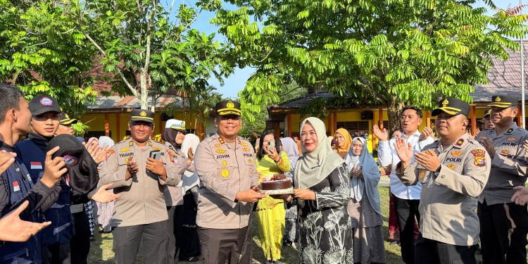 Kapolres Pelalawan Lantik Pengurus Bhuwana Lestari SMAN 1 Pkl. Kerinci Periode 2026-2027