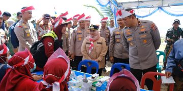 Ekspedisi Merah Putih Tiba di Rupat, Polda Riau Bantu Nelayan hingga Tanam 1.000 Mangrove