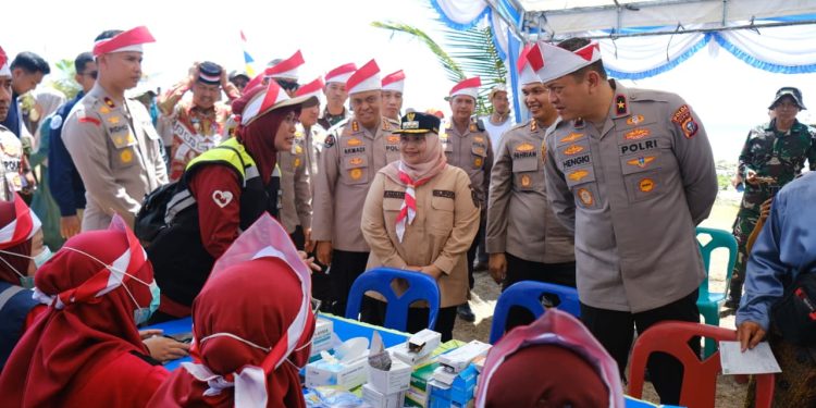 Ekspedisi Merah Putih Tiba di Rupat, Polda Riau Bantu Nelayan hingga Tanam 1.000 Mangrove