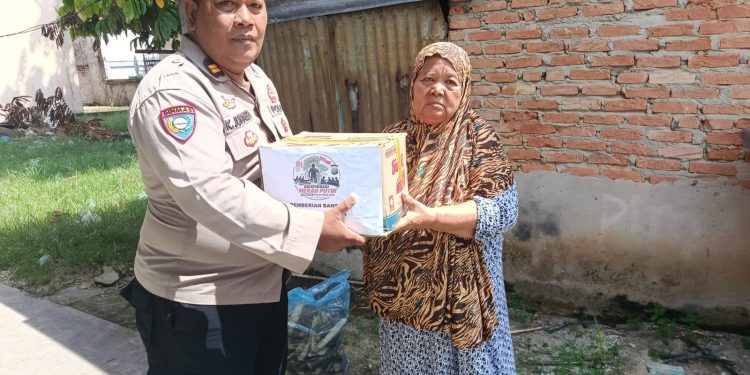 Ekspedisi Merah Putih Presisi Sentuh Warga, Polsek Bukit Raya Salurkan Bansos Jelang HUT RI ke-81