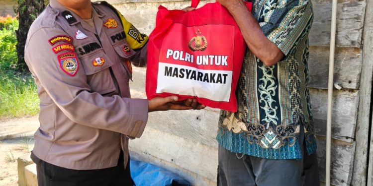 Jumat Barokah Polsek Singingi, Bantu Warga Kurang Mampu di Desa Sungai Kuning