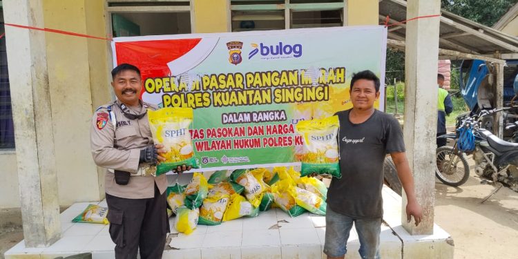 Polres Kuansing Gelar Gerakan Pangan Murah, Salurkan 3.000 Kg Beras SPHP untuk Masyarakat