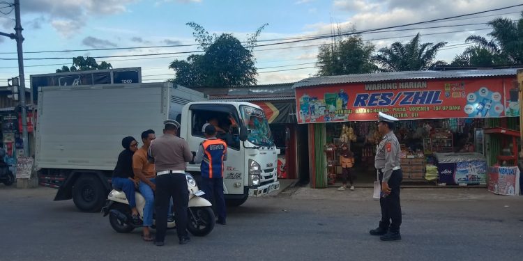 Dishub dan Satlantas Polres Rokan Hulu Gelar Razia 14 Truk ODOL dan Mobil Penumbar, Ditilang Tidak Memenuhi Aturan