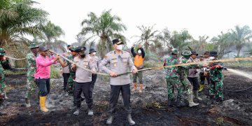 Pantau Titik Rawan Karhutla, Polda Riau Bersama TNI-BPBD Gelar Patroli Udara dan Darat