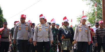 Ekspedisi Merah Putih Polda Riau Kibarkan Bendera 81 Meter di Pesisir Kampar