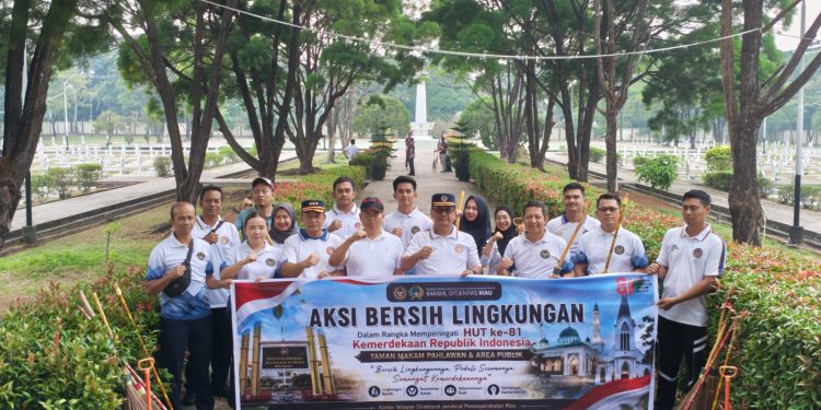 Isi Kemerdekaan dengan Aksi Nyata, Lapas Pekanbaru Ikuti Aksi Bersih Serentak Kanwil Ditjenpas Riau