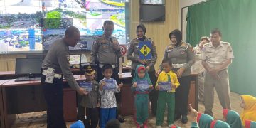 Tanamkan Keselamatan Sejak Dini, Polantas Karib Kenalkan Rambu Lalu Lintas dan Green Policing kepada Anak TK